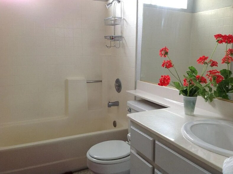 Building Photo - 1213 Jasmine St