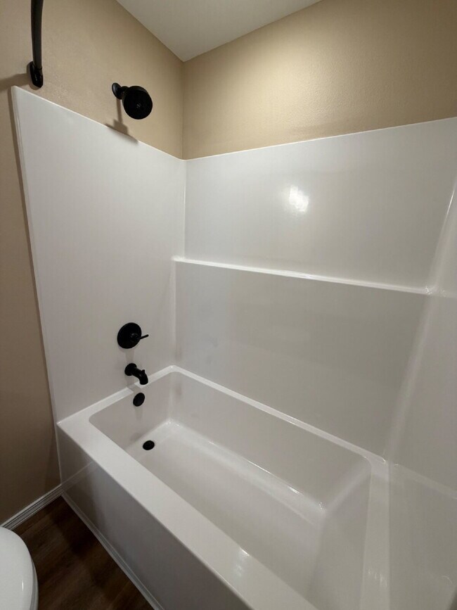 Building Photo - Modern efficiency with 4 Bedrooms on one level