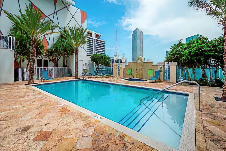 Building Photo - 133 NE 2nd Ave