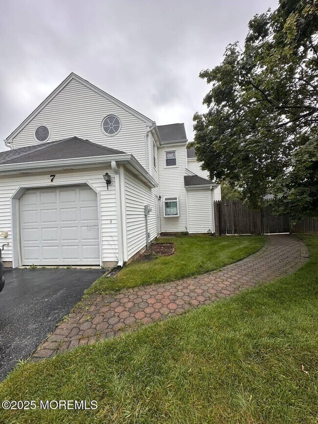 Building Photo - 7 Lazarus Dr