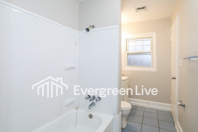 Building Photo - 9209 Meadowglen Dr