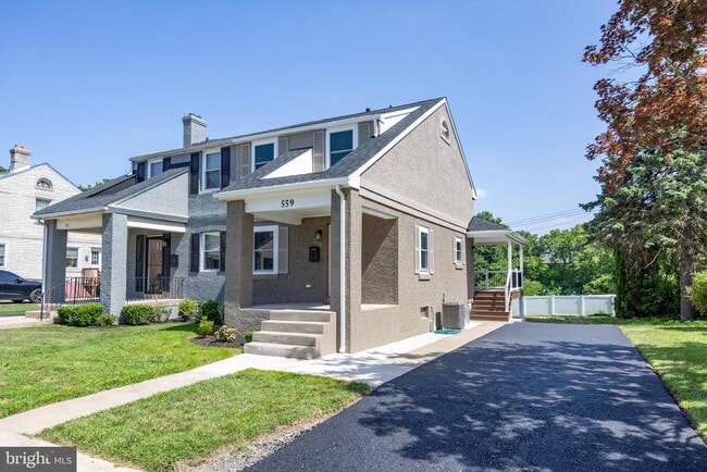 Building Photo - 559 A St