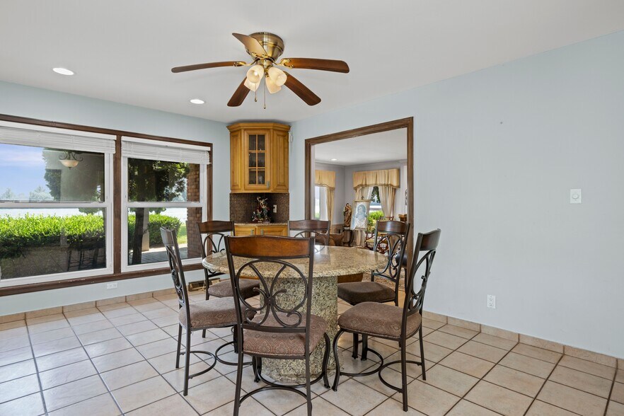 Building Photo - 42195 Kouza Ct