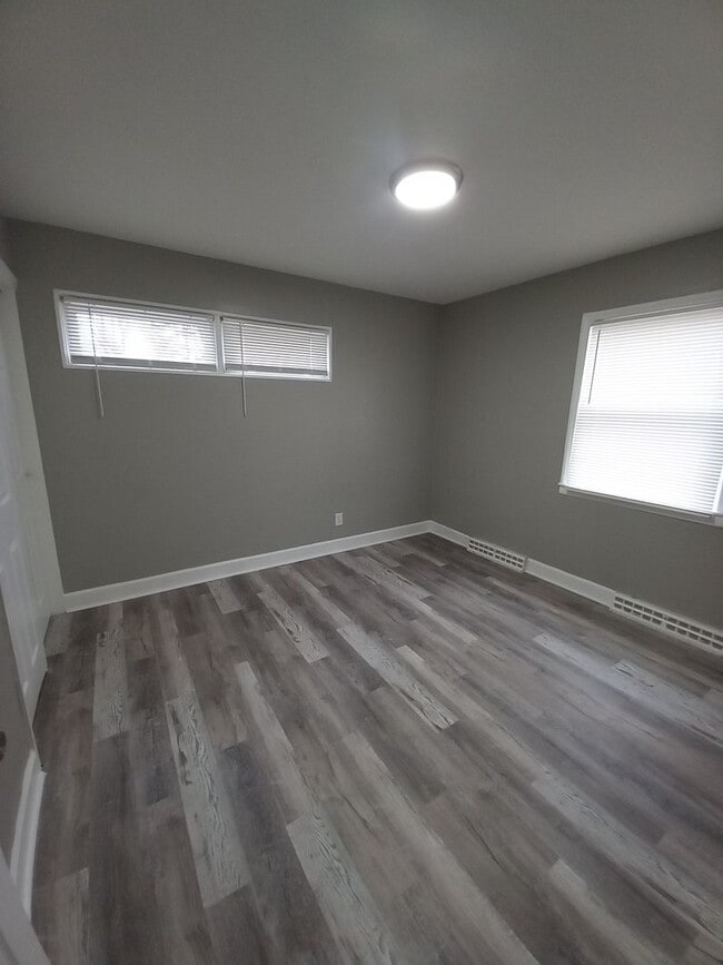 Building Photo - 3 Bedroom Home on a Quiet Block