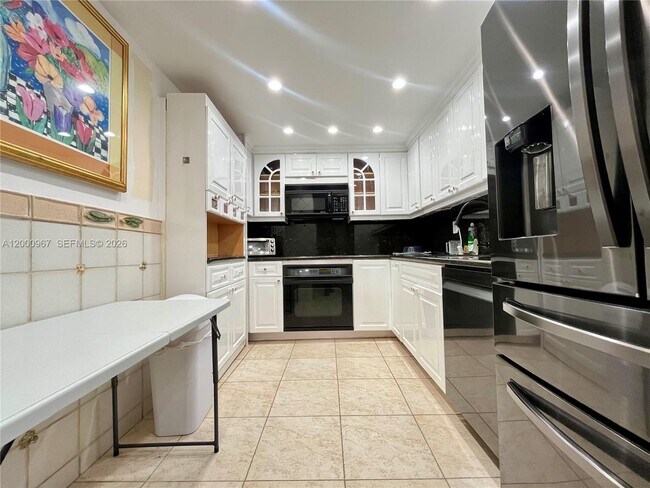 Building Photo - 9511 Collins Ave