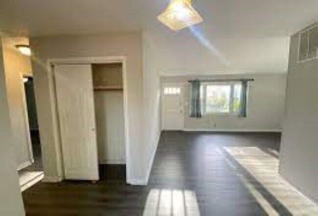 Building Photo - 4400 Anntana Ave