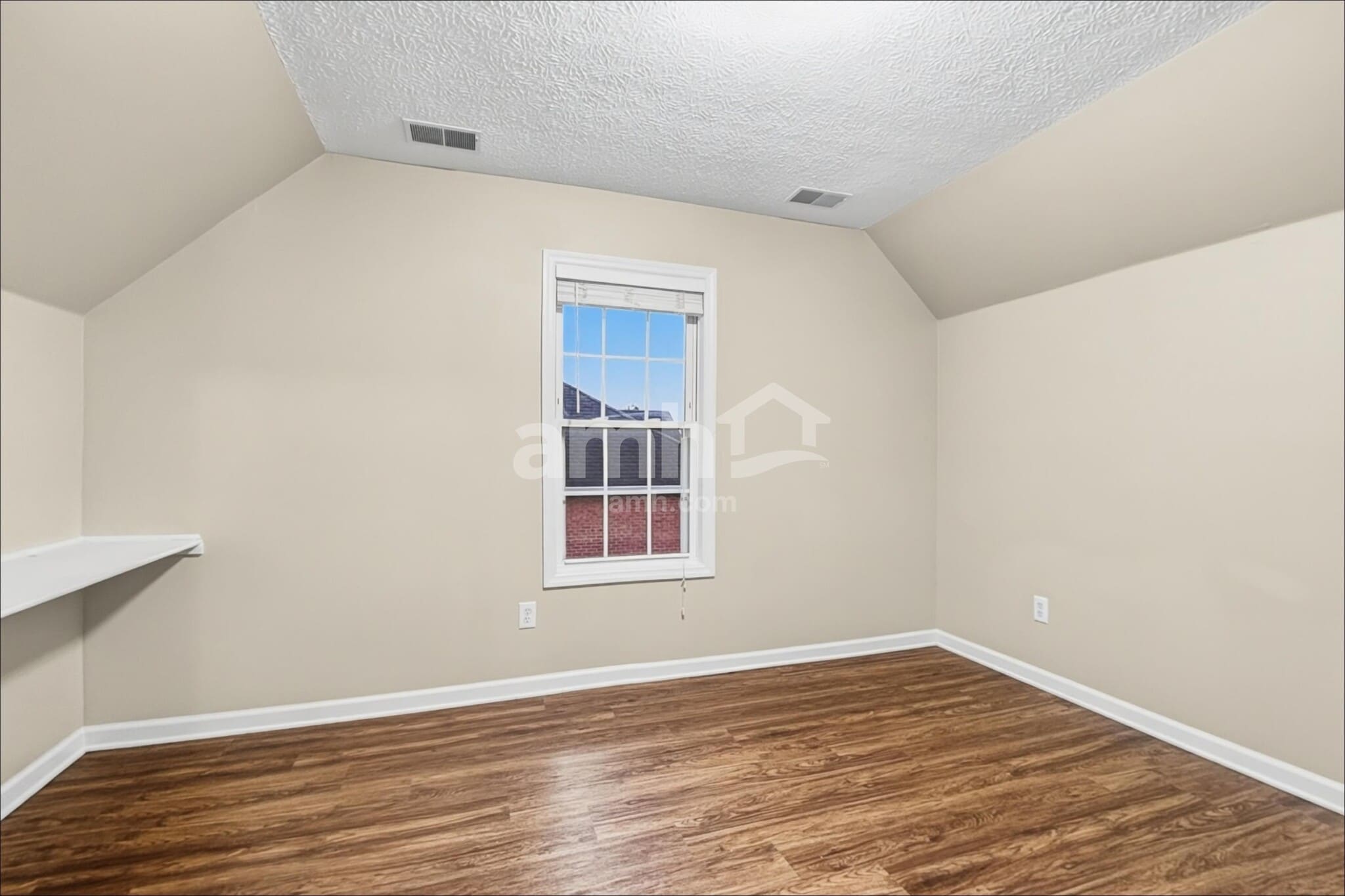 Building Photo - 403 Woodlands Dr