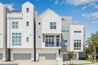 Building Photo - 5904 E Post Oak Ln