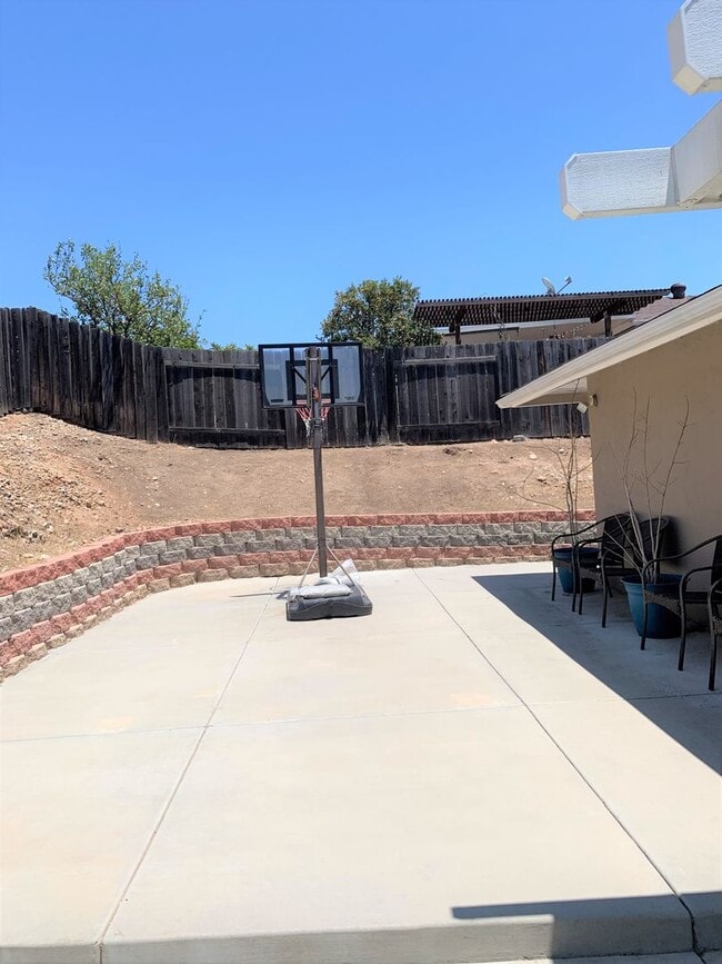 Building Photo - ***BEAUTIFUL 3 BEDROOM, 2 BATH HOUSE COMIN...