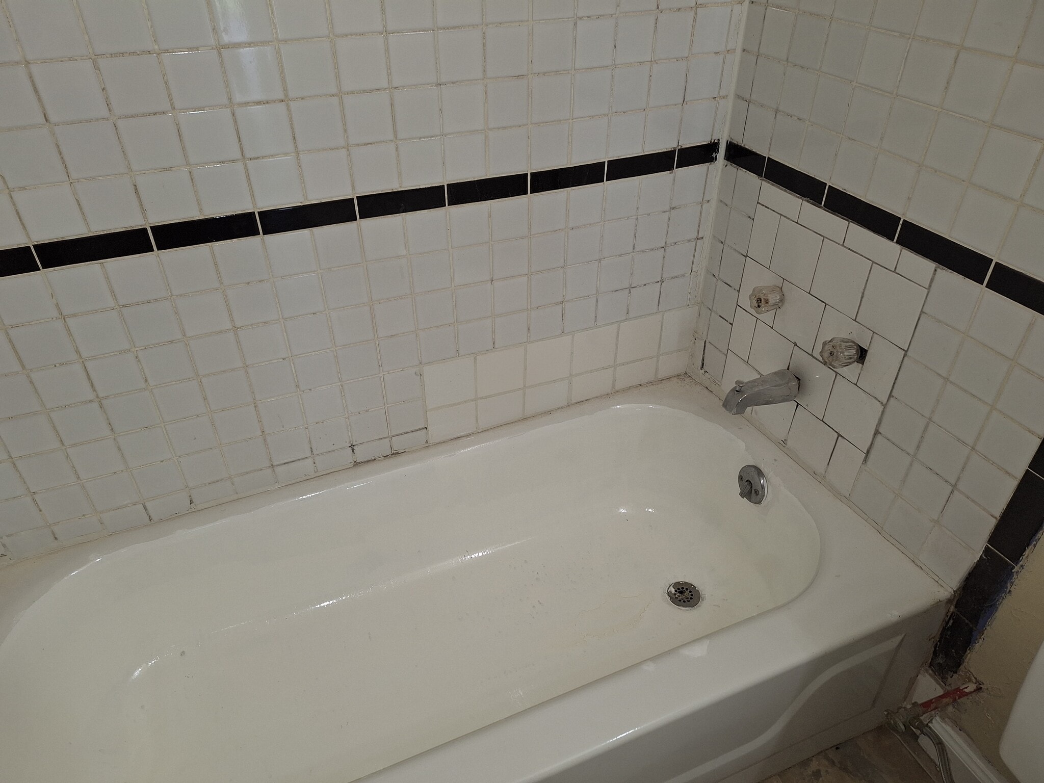 Bathtub - 3012 Penway Ave