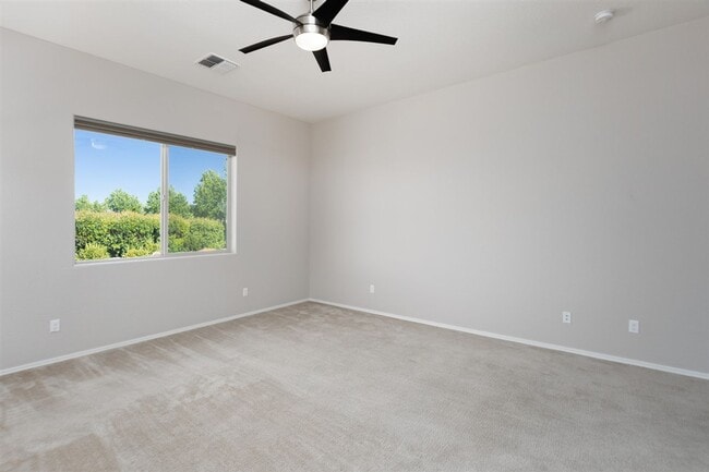 Building Photo - 4077 N Aberdeen Ave