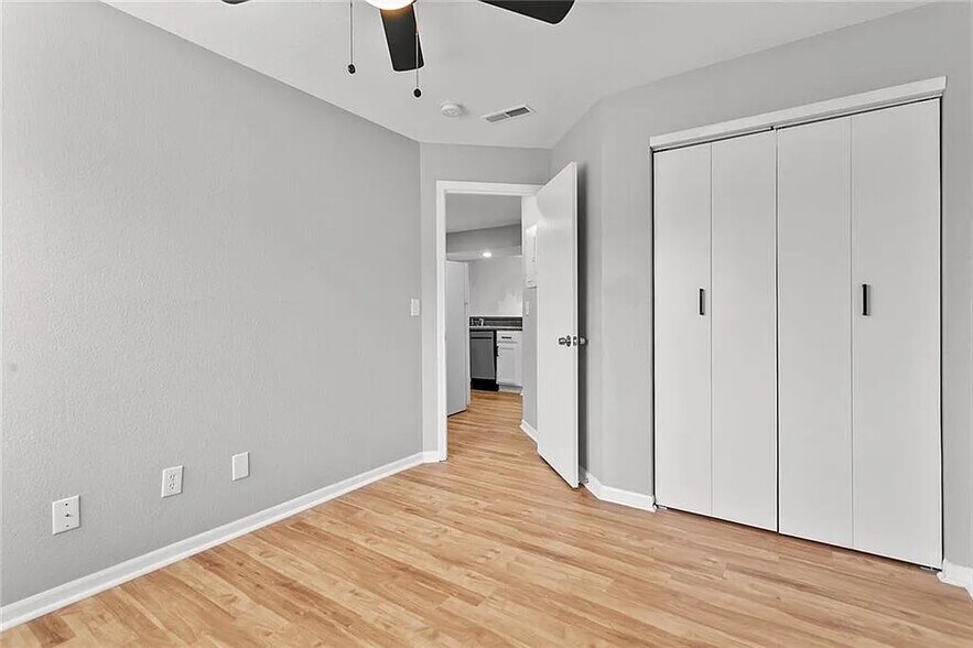 Building Photo - 1505 W 25th Ct
