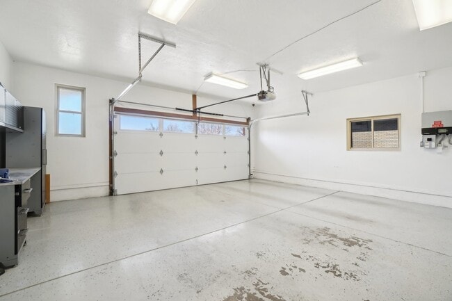 Building Photo - 240 W 220 S St