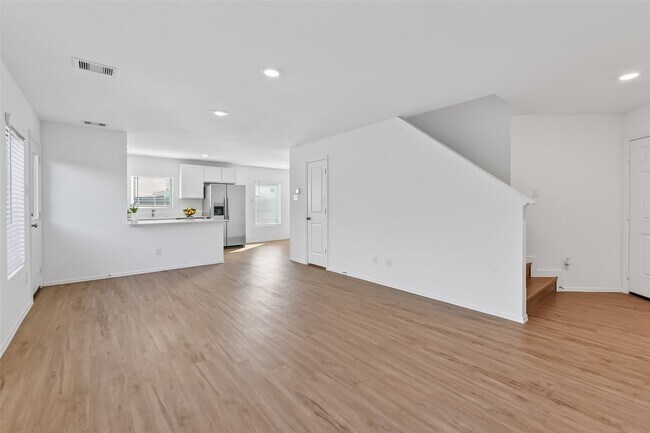 Building Photo - 7402 Clover Chase Dr