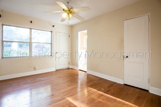 Building Photo - Cute 3/3 Home Near Sodo
