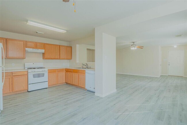 Building Photo - 21210 Pinewalk Brook Ln
