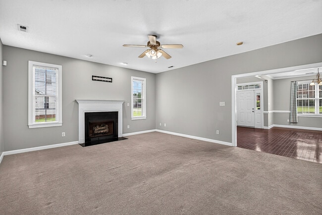 Building Photo - 217 Stagecoach Dr
