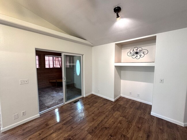 Building Photo - 2005 8th Ave N