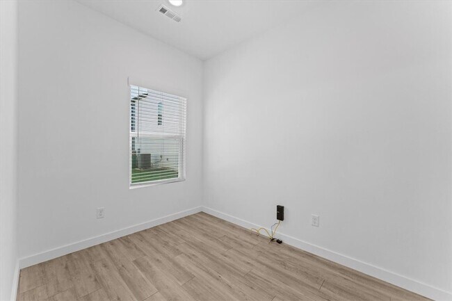 Building Photo - 941 Ventnor Ave