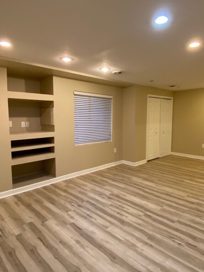 Building Photo - 364 Grape Vine Trail