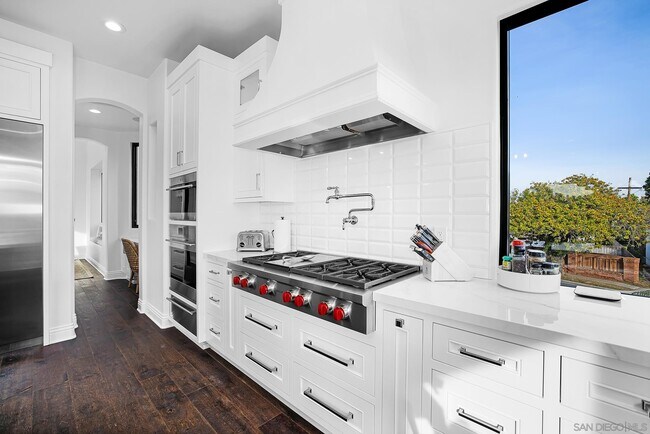 Building Photo - 1070 Coronado Ave