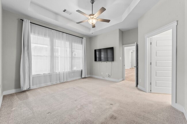 Building Photo - 218 Thistle Dr