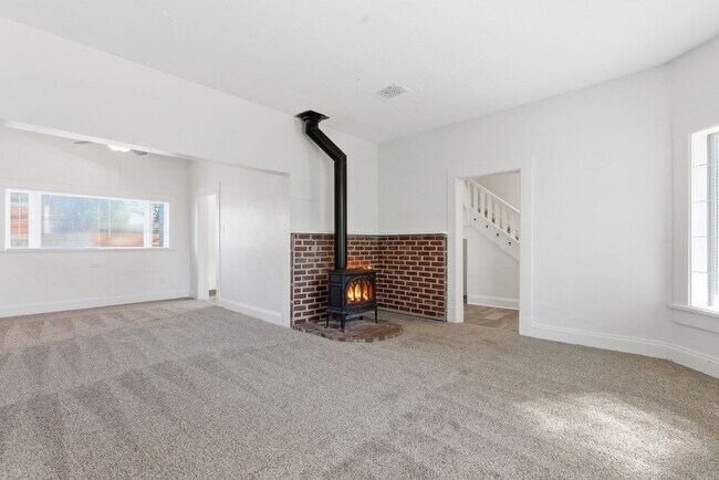 Building Photo - 5020 SE 92nd Ave