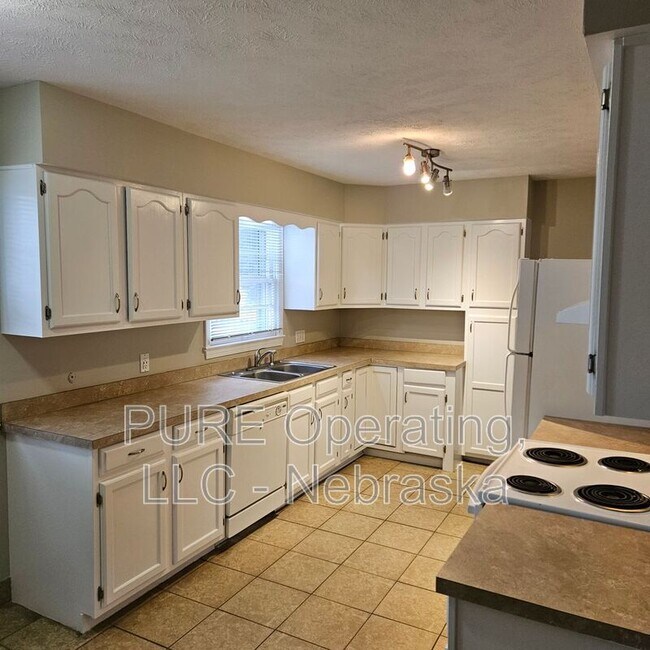 Building Photo - 3341 S 89th St