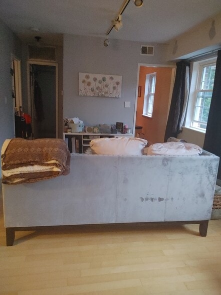 Living area - 1301 N Ode St