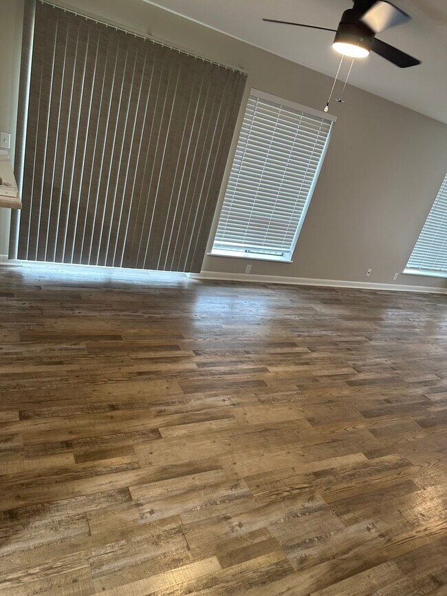 Building Photo - Completely Remodeled 2 Bedroom, 2 Bathroom...