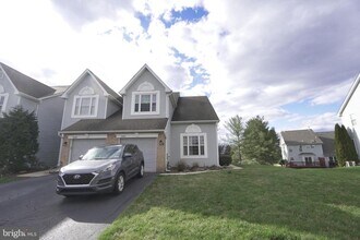 Building Photo - 2041 Greenes Way Cir