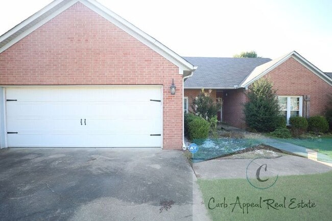 Primary Photo - 4 bedroom 2 bath recently built home (Nett...