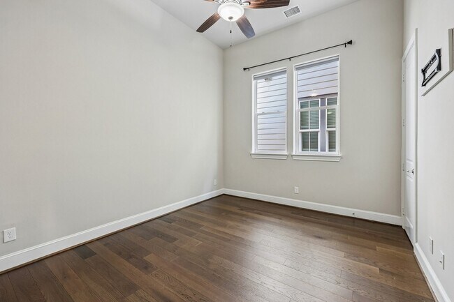 Building Photo - 708 Wooster Ln