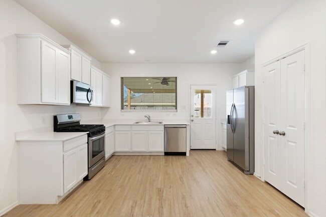 Building Photo - 1950 Foxtail Crk Ct