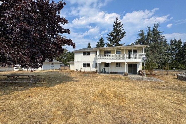 Building Photo - Large Home on Large Lot in Sequim