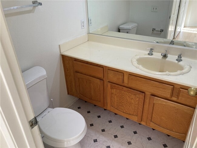 Building Photo - 2300 Maple Ave