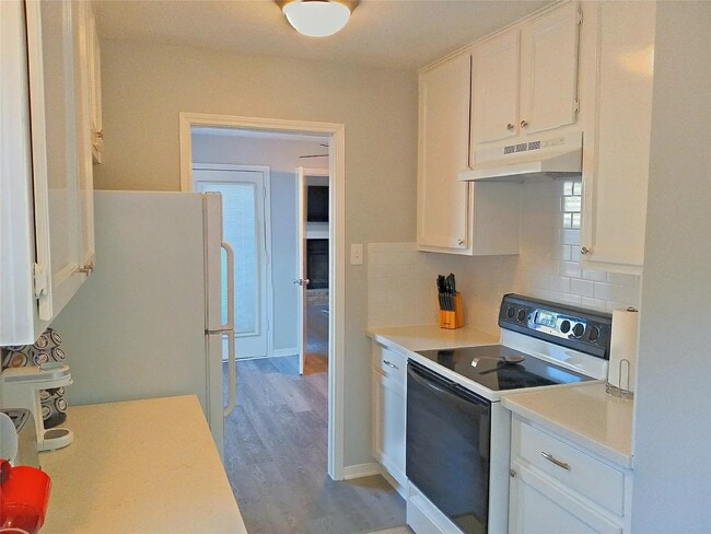 Building Photo - 800 Country Pl Dr