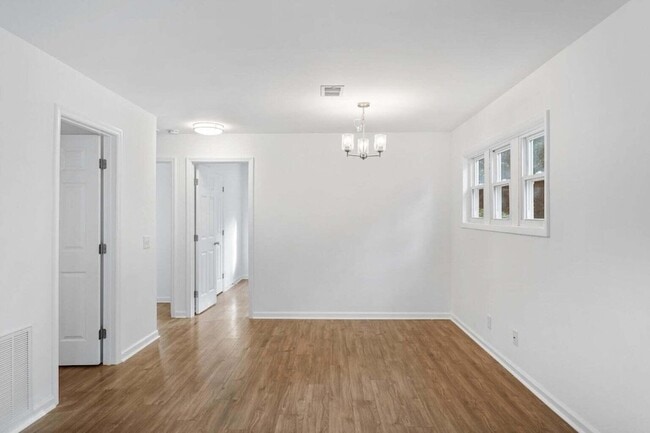Building Photo - 1035 Nottingham Dr
