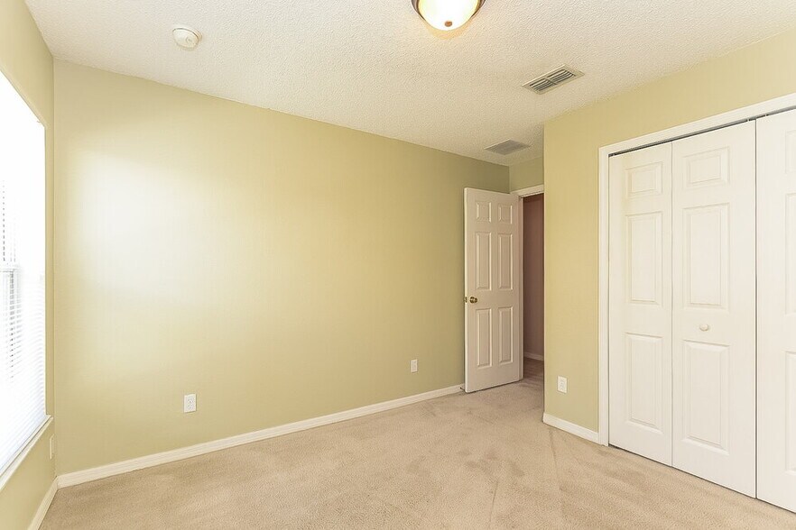 Building Photo - 1050 Bluegrass Dr