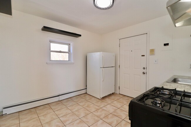 Building Photo - 318 5th St