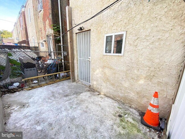 Building Photo - 3050 Hartville St