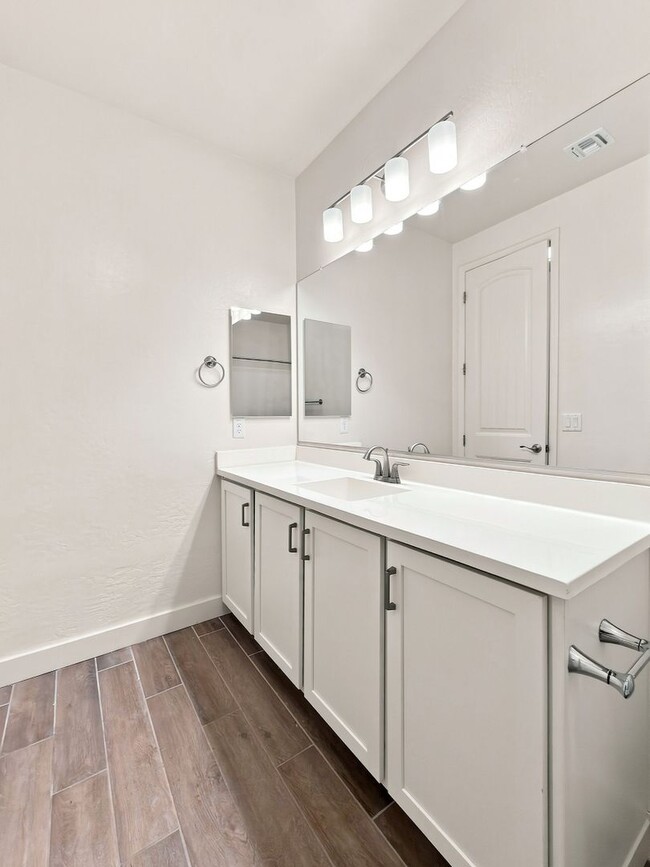 Building Photo - Luxury SMART HOME For Rent!