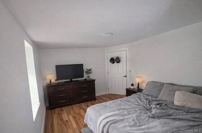 Building Photo - 49 Gladys St