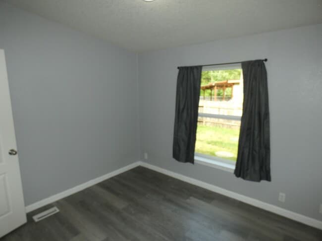 Building Photo - 522 S Alder Ln