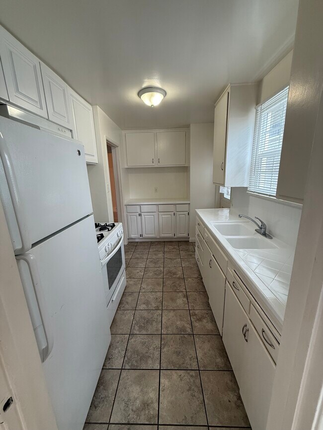 View of kitchen from dining area - 3970 Sawtelle Blvd
