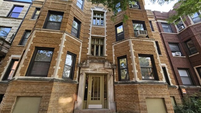 Building Photo - 2 bedroom in Chicago IL 60657