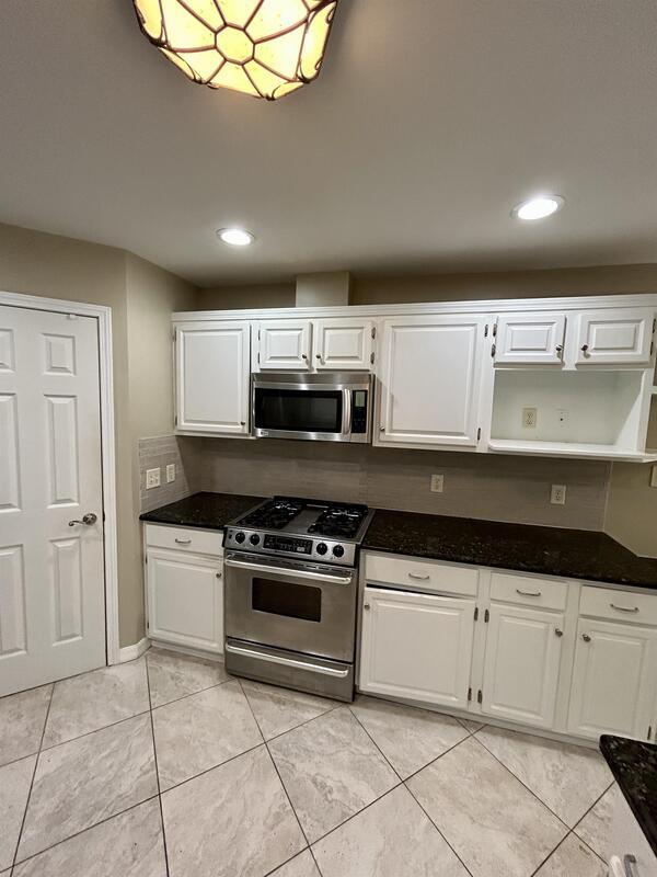 Building Photo - 218 Yellow Pine Ct