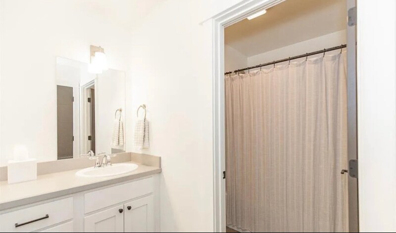 Building Photo - 1650 Davis Ln