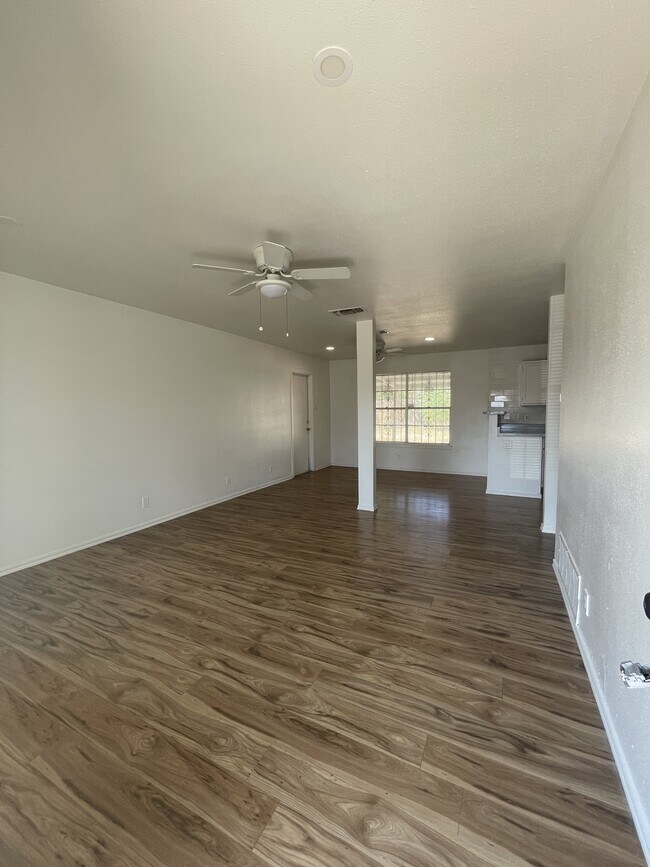 Building Photo - 179 Shadow Valley Dr