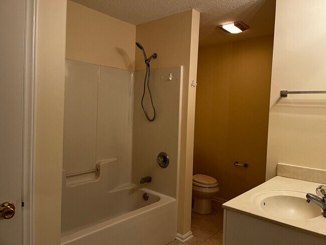 Building Photo - 1141 Turtle Creek Rd
